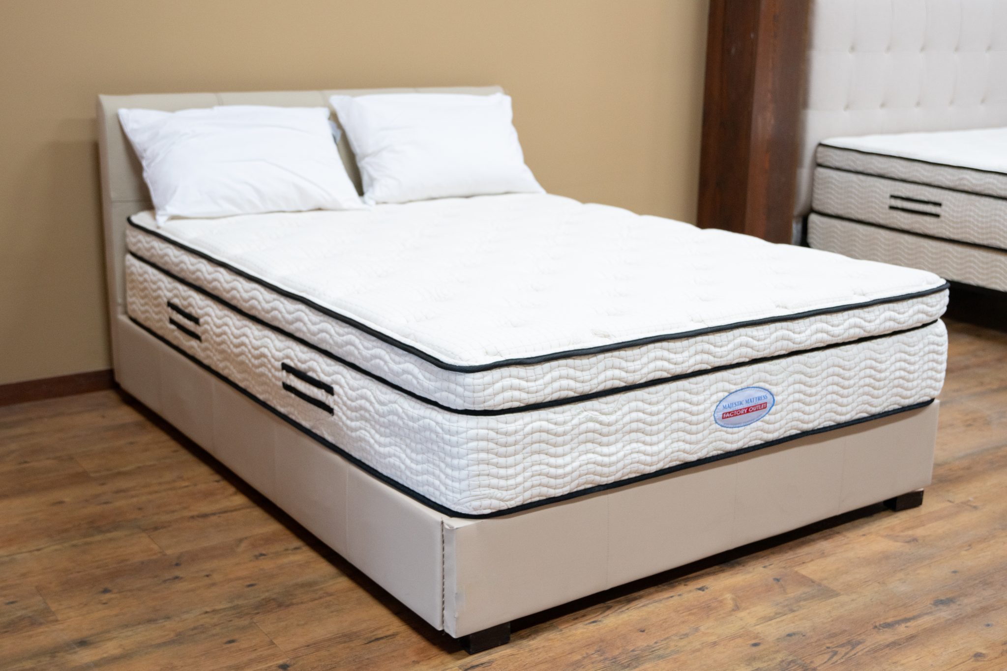 hybrid coil and memory foam queen mattress